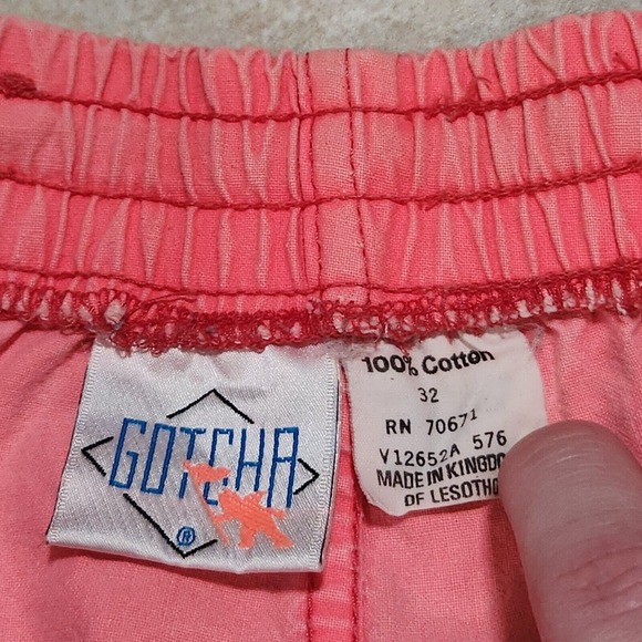 VTG 80s Gotcha Mens 32 Neon Pink Shorts Retro Baggy Graphic Drawstring Spellout - Picture 6 of 13